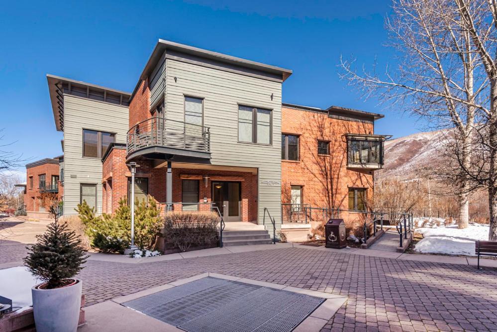 Obermeyer Place Unit 102 Park, Expansive Luxury Walking Distance To Gondola & Restaurants * Aspen